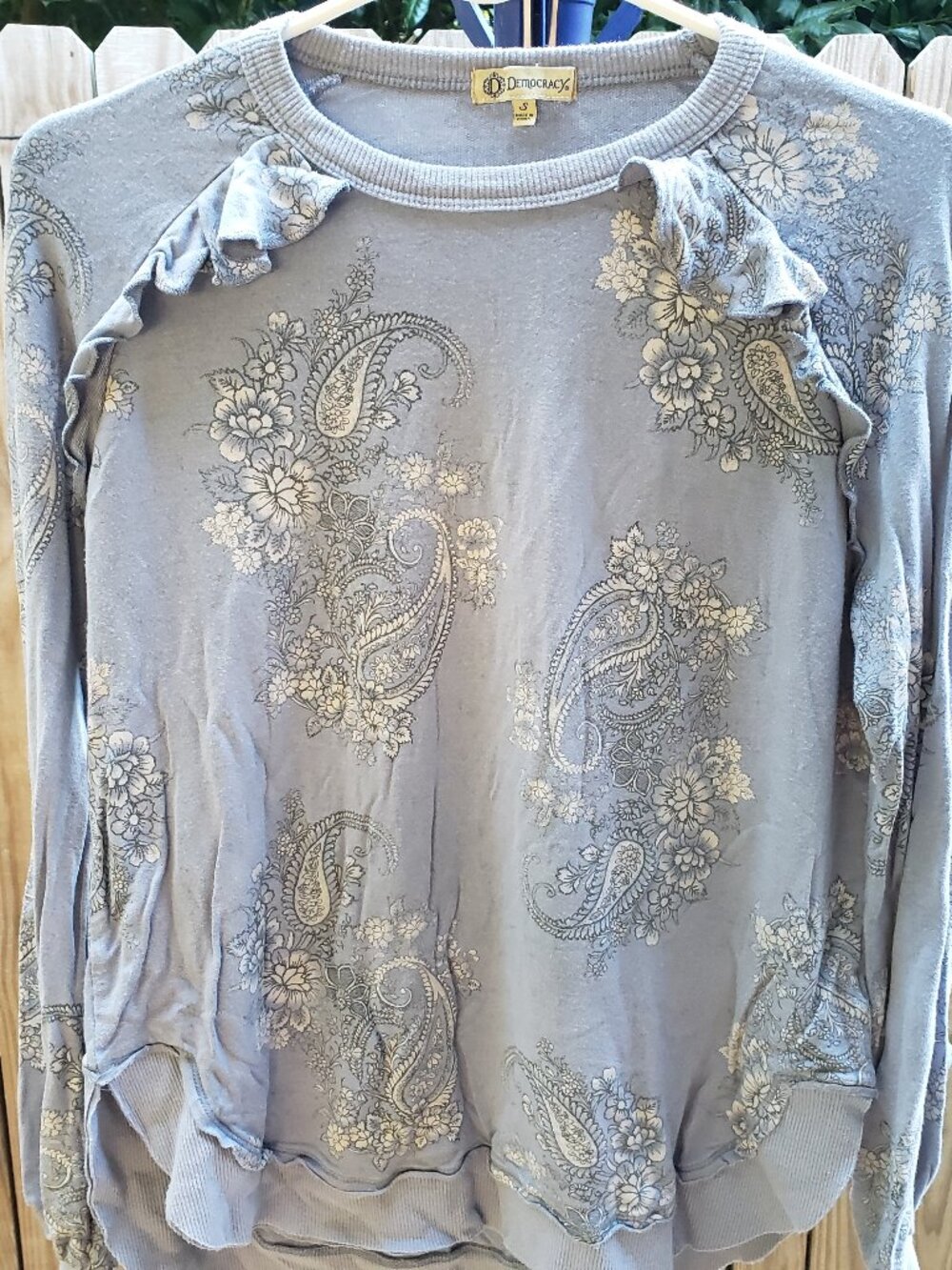 EUC DEMOCRACY super soft ruffle shoulder hi / low hemline paisley (S)